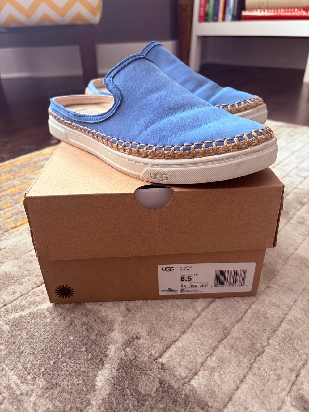 UGG’s Caleel Blue Leather Espadrille Slip‑On Mules • Women’s 8.5 • Comfort+